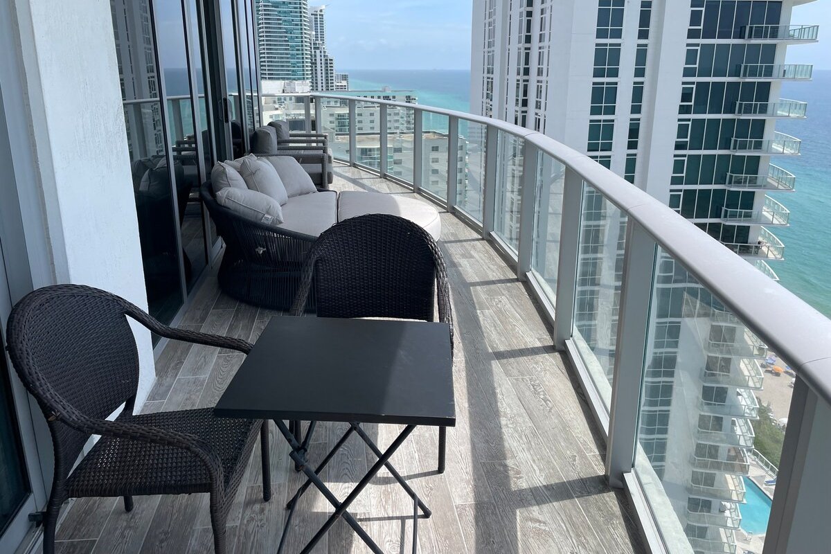 Paradise Resort in Hollywood Florida gallery image 5