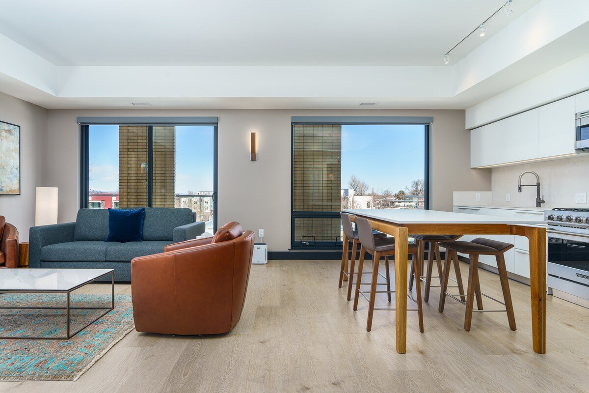 Sleek Tennyson St Flat w/ Balcony & Views gallery image 3