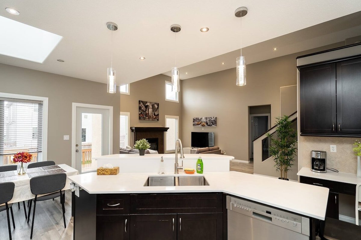 Sweet Home in Bridgewater /w Garage & Yard gallery image 5