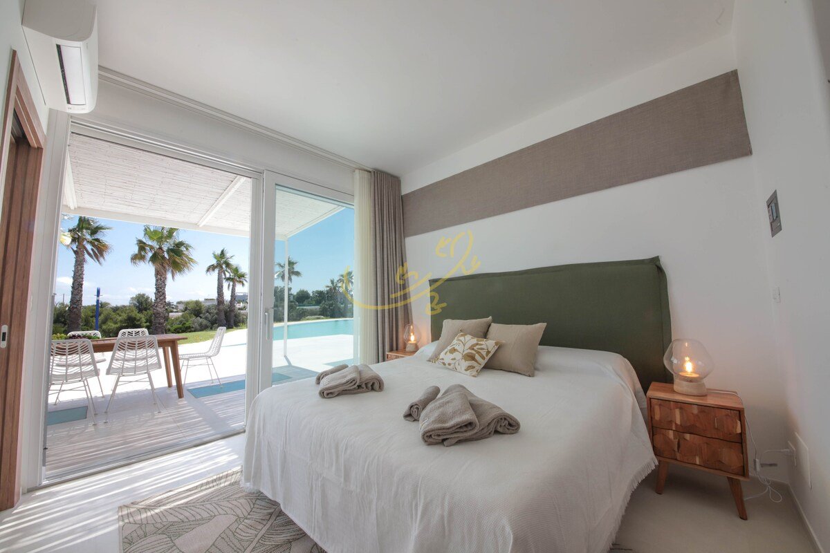 TD Villa Maestrale Luxury Pool & Sea View gallery image 4