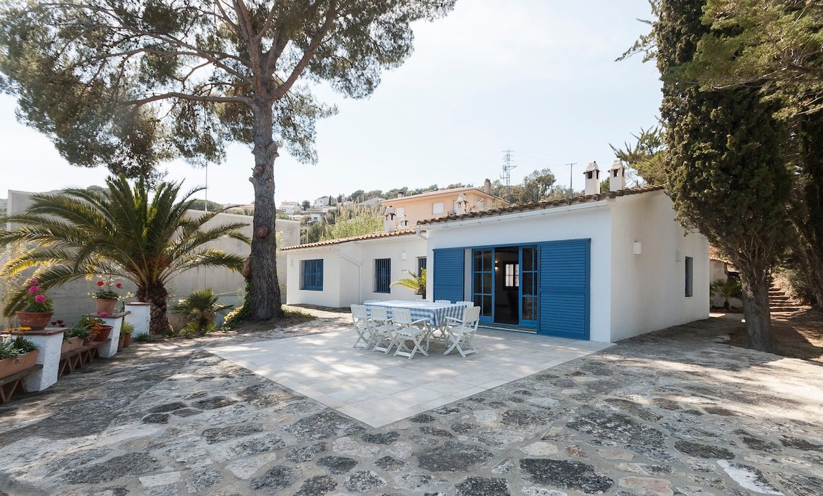 BIG HOUSE with BBQ and dining room outside gallery image 3