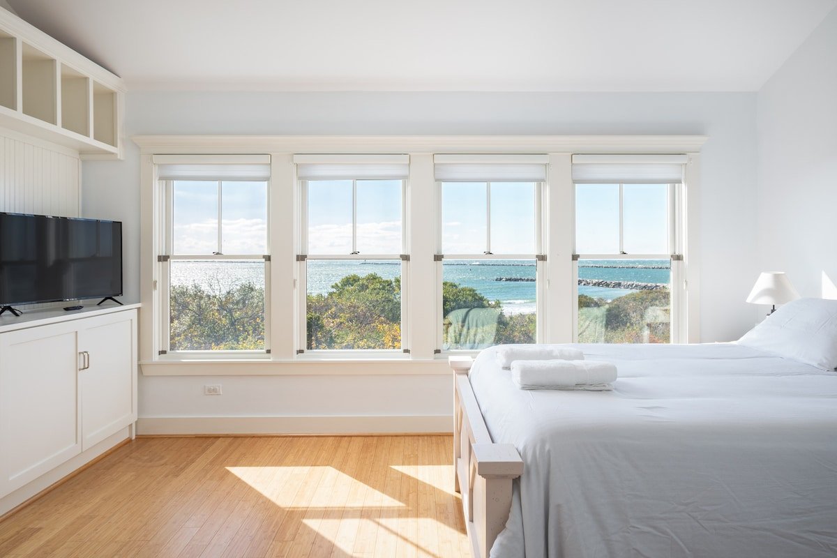 Experience Paradise! Stunning Beachfront Retreat! gallery image 3