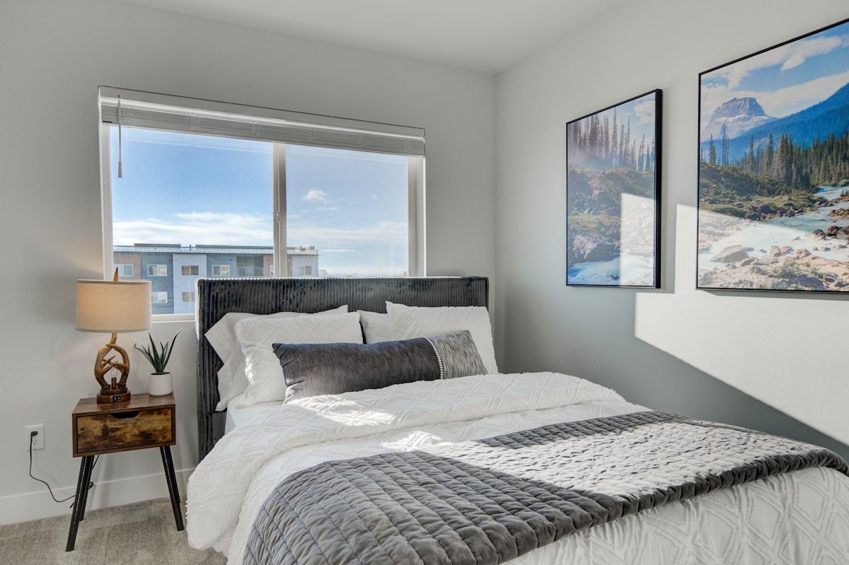 2 Adjoining Condos Rent Together gallery image 5