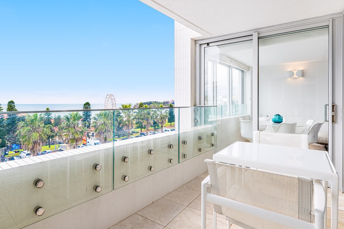 Spectacular Views, Designer Feel & Balcony gallery image 3