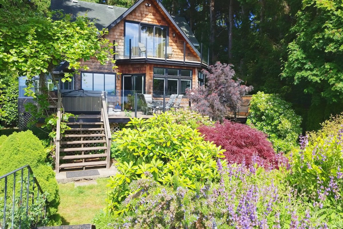 Private Oceanfront Beach House with Hot tub! gallery image 3