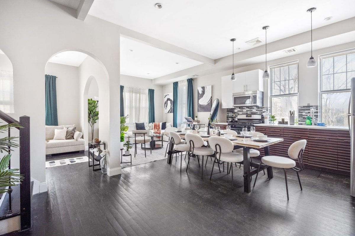 Biggest Duplex w/6BD in Bushwick for 16 Guests |AL gallery image 4