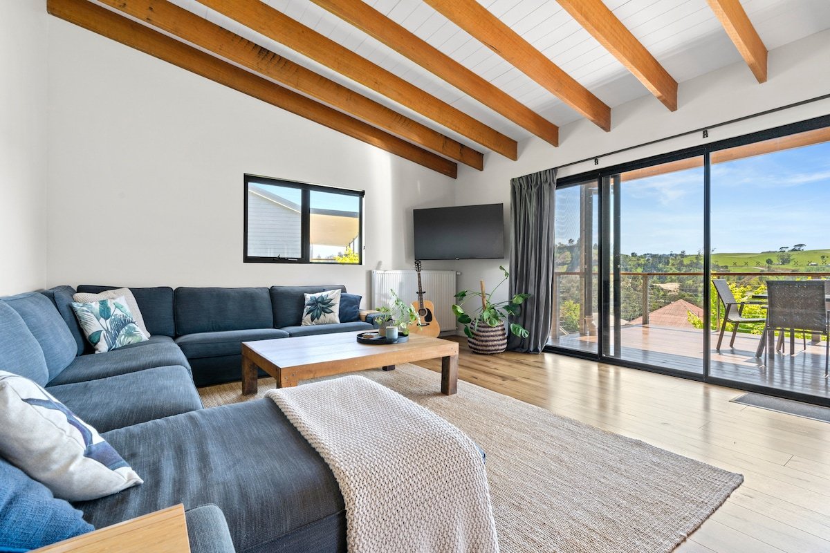 The Derby Lodge, 3 bedroom retreat! Ideal Location gallery image 3