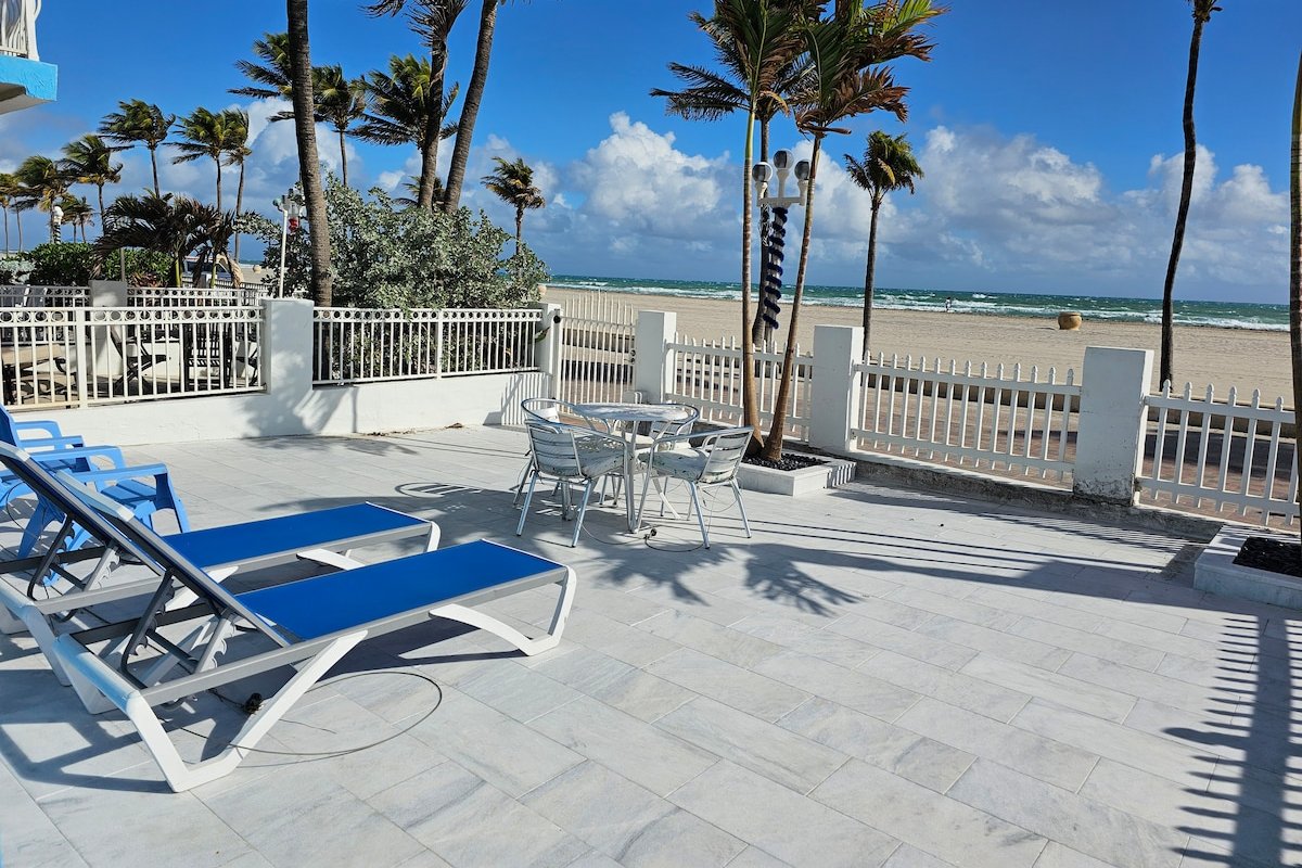 Beachfront 4 bdm home on Hollywood Boardwalk gallery image 2