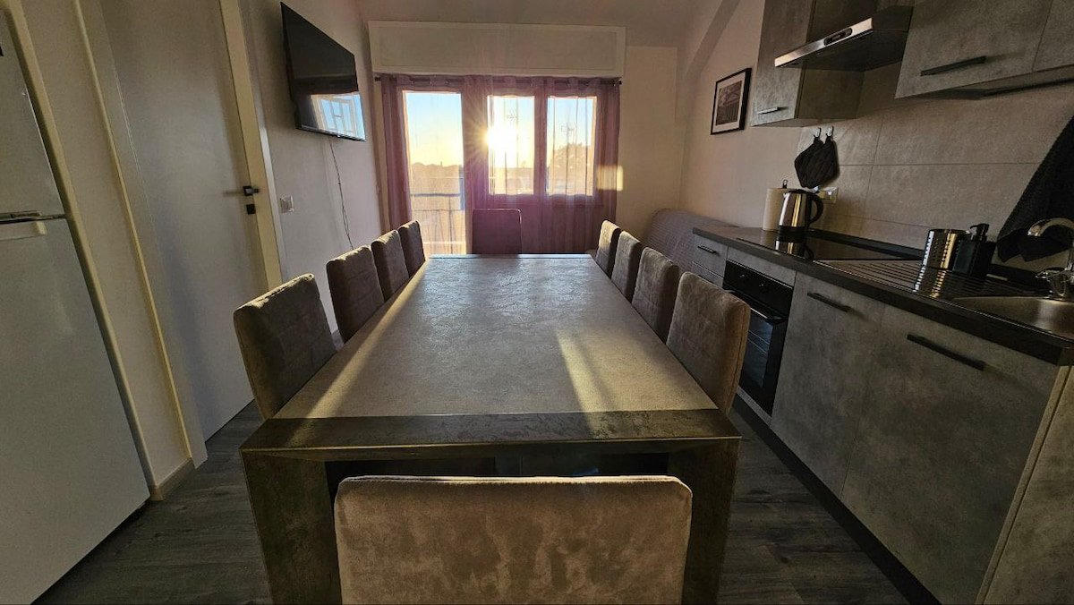 Penthouse Di Re -5 min. metro “Arco di Travertino” gallery image 4