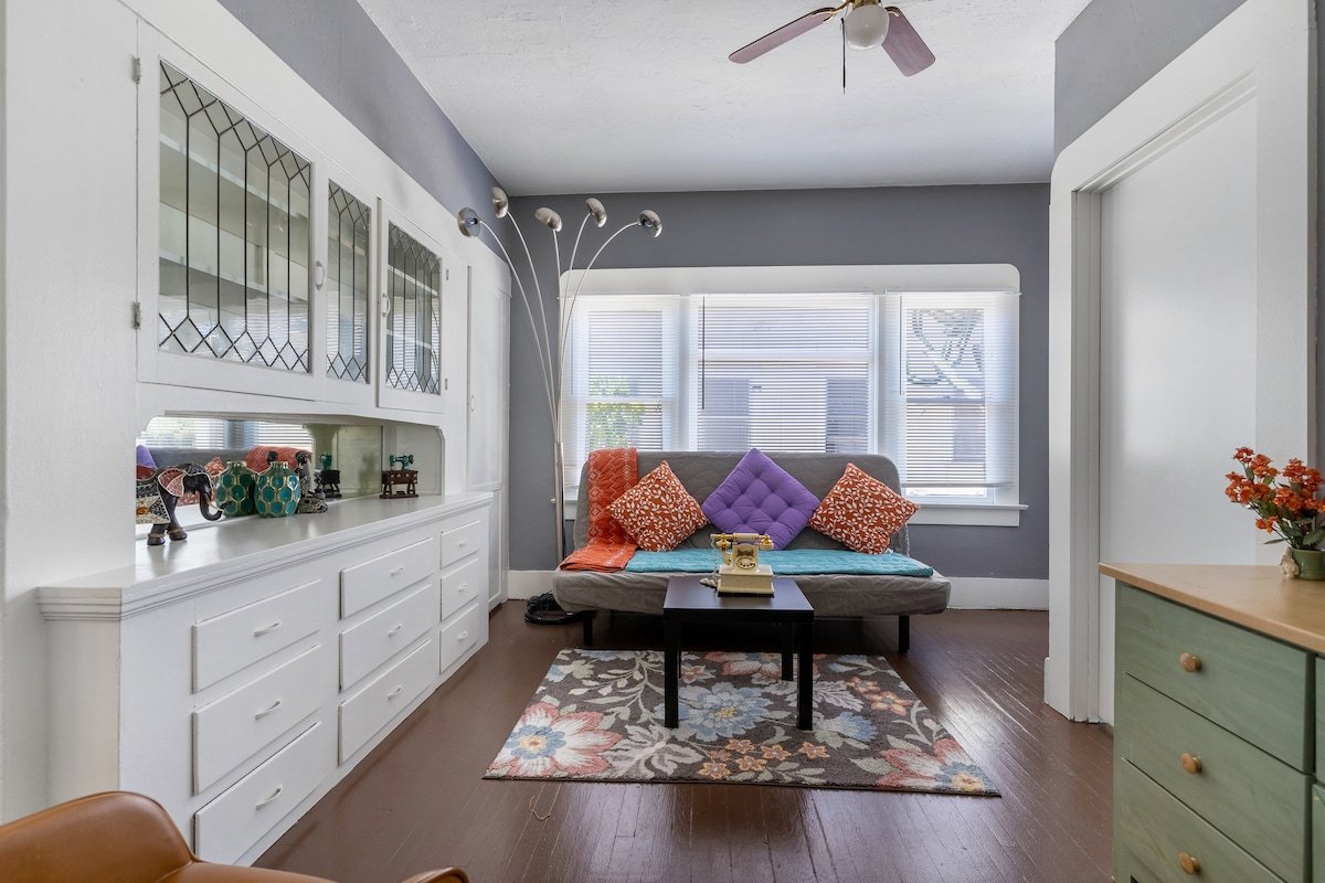 Best location Craftsman Home!3 parkings,walkable! gallery image 5