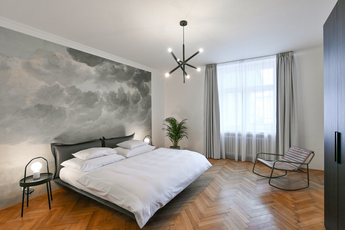 Charming Stylish 3BR Apartment by Stepan No. 16 gallery image 4