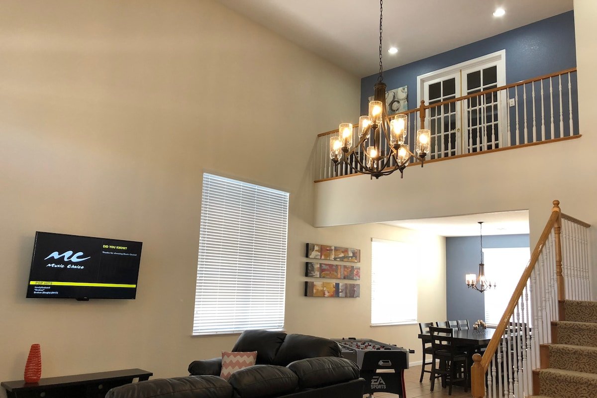 5 bedrooms 1 mile from the strip crowd pleaser gallery image 3