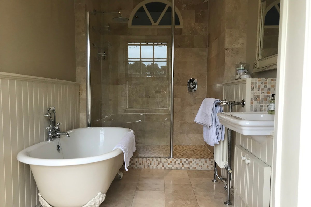 A beautiful well appointed comfortable family home gallery image 5