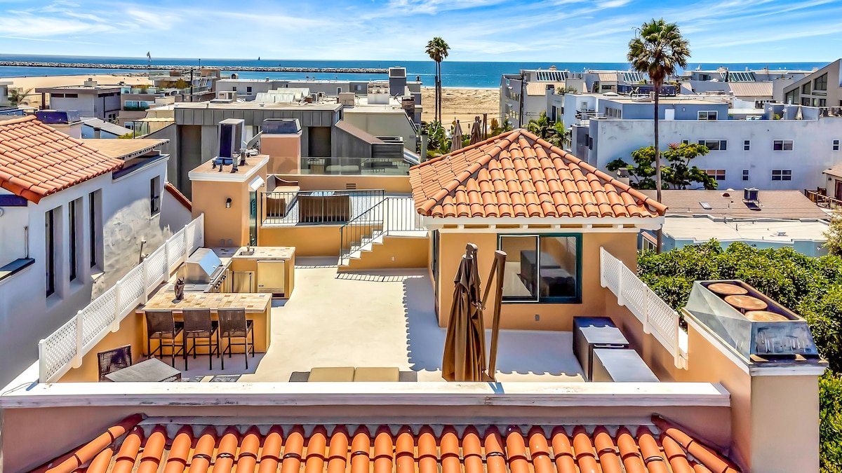 Luxury 5200sqft Villa w/Rooftop Deck-1min to Beach gallery image 2