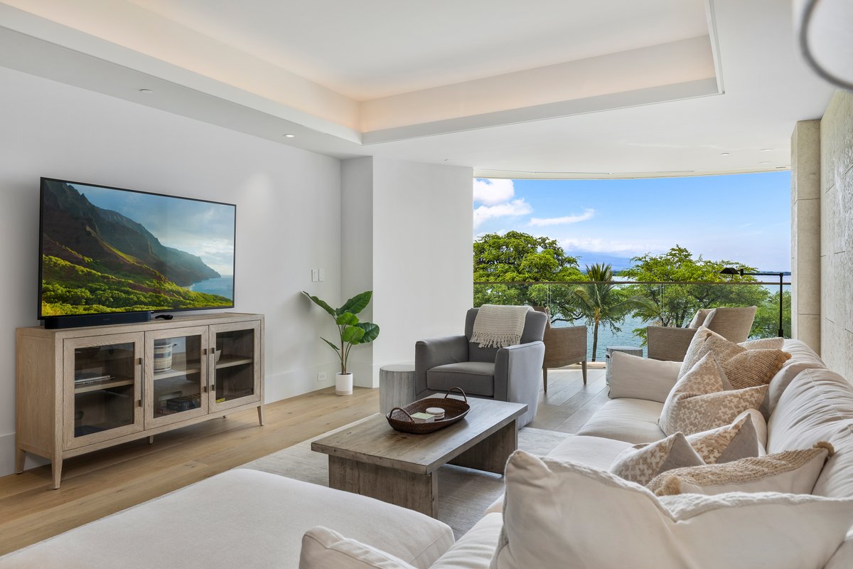 Stunning Oceanfront Penthouse – Steps from Beach