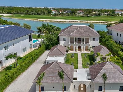 Hacienda A43 – Modern Comfort in Timeless Elegance