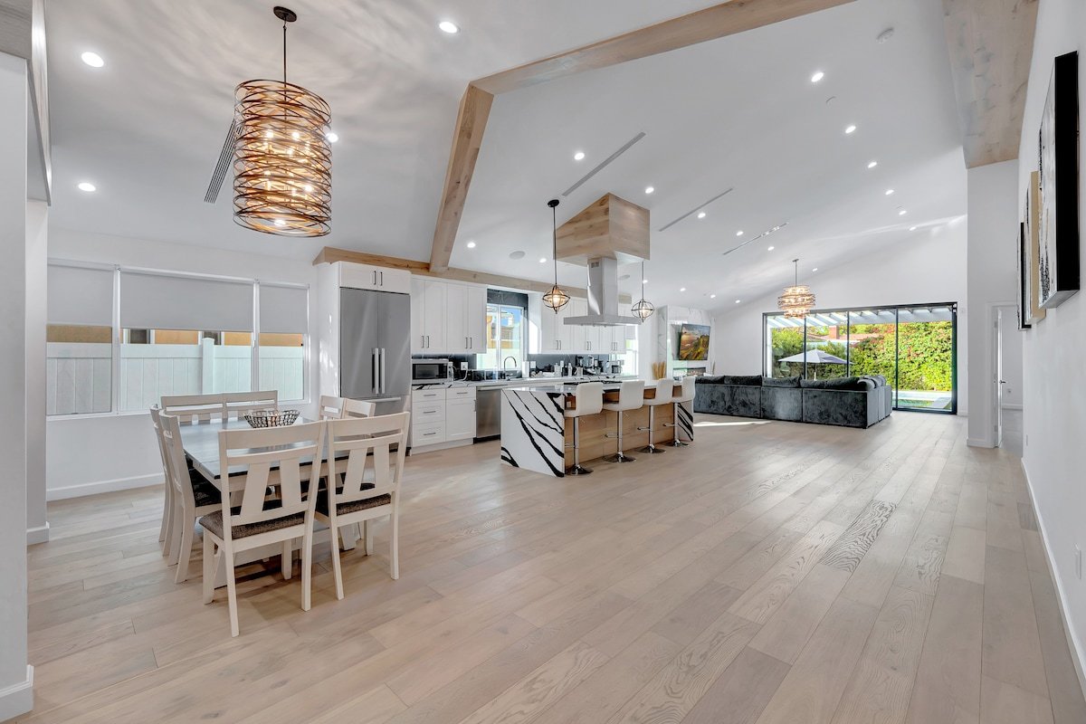 Universal Studios home with pool and jacuzzi gallery image 5