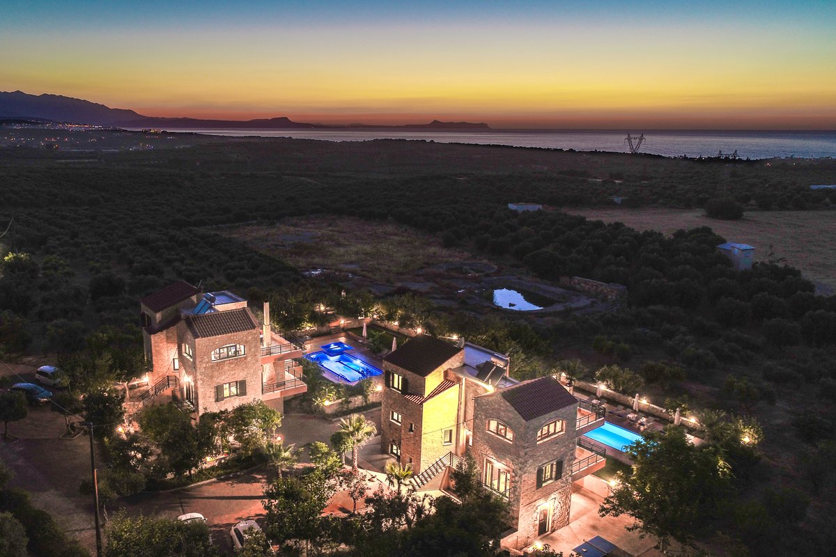 Villas Louloudaki ideal for big familys and group