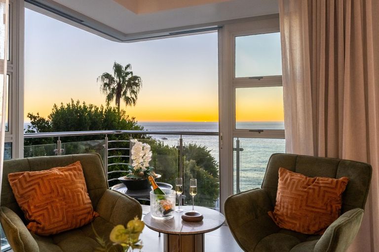 Lisburn on Clifton Villa - Ocean Views, Sleeps 15