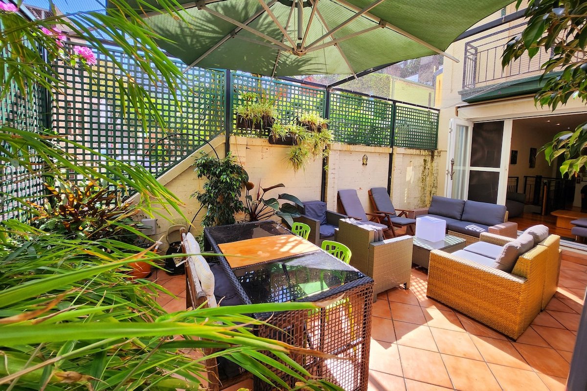 Surry hills: Central Sydney 5 bedroom home gallery image 2