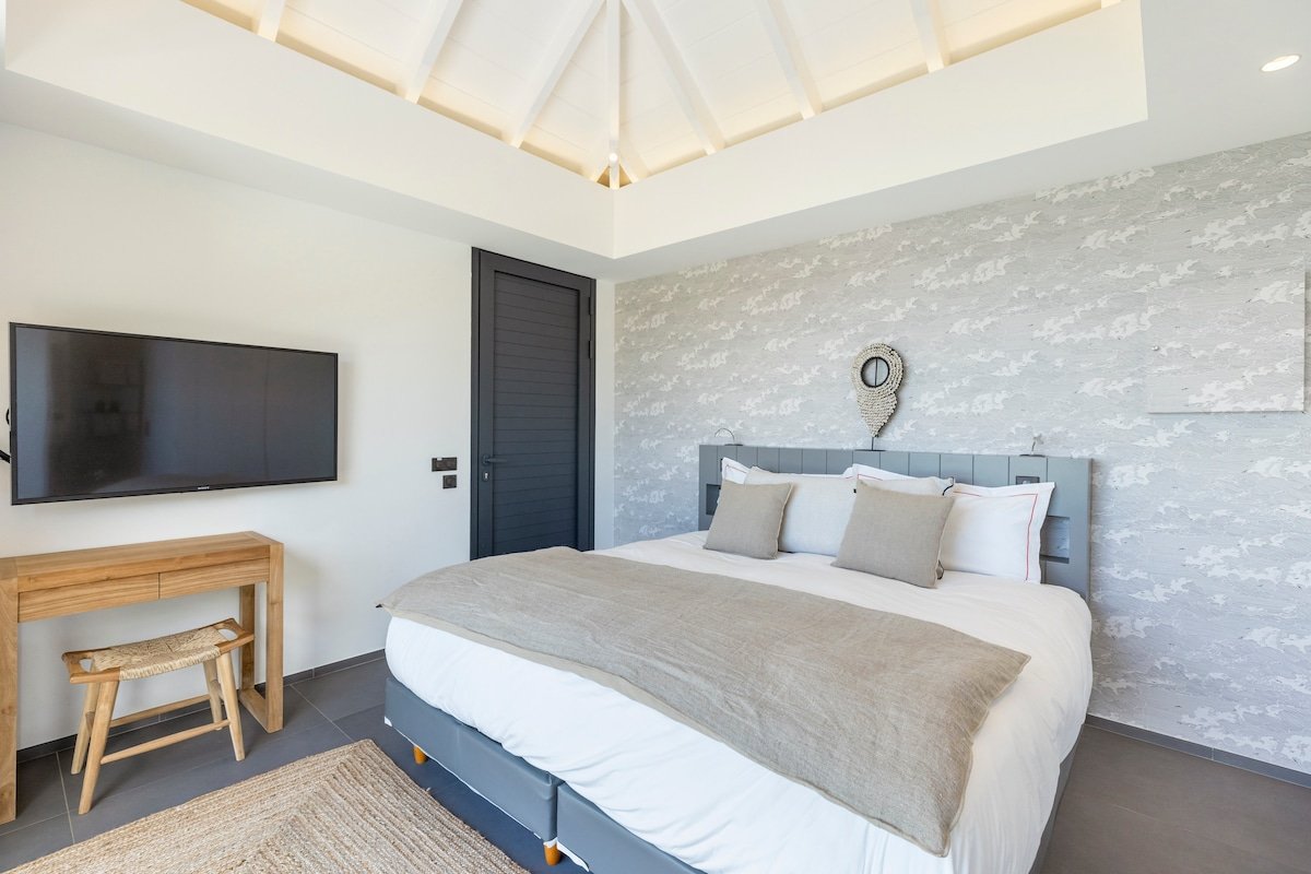 Santa Alicia gallery image 5