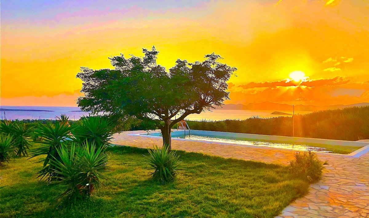 Luxury villa private pool in Paros 15-17 p. gallery image 2