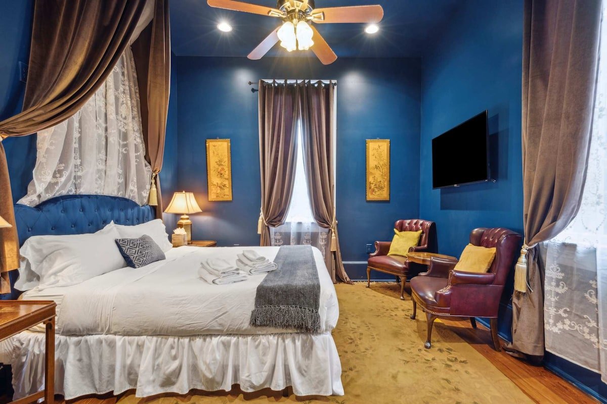 Victorian Villa w Heated Pool & Hot Tub 5BR|6BA gallery image 4