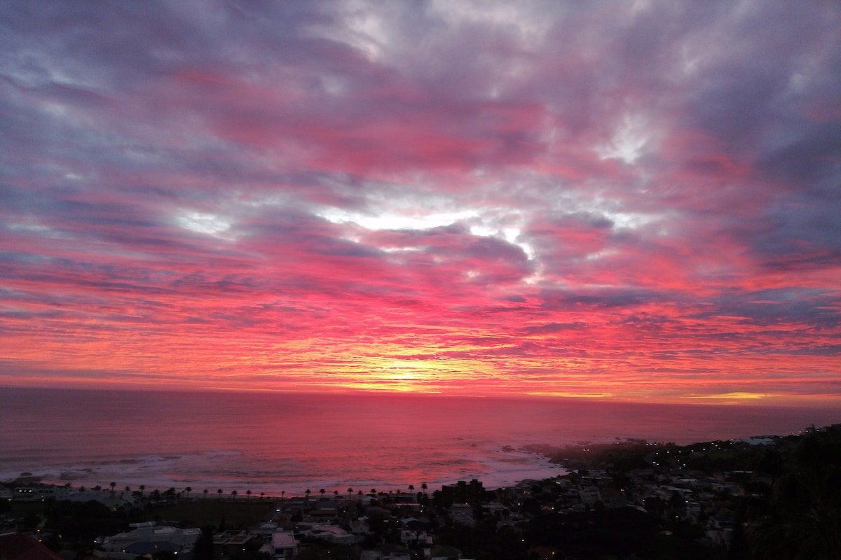 PENTHOUSE IN CAMPS BAY WITH FANTASTIC VIEW gallery image 2