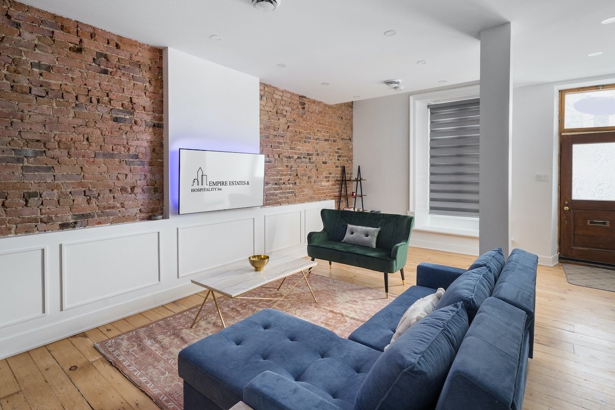 Chic & Spacious Plateau Hideaway – Sleeps 4+ gallery image 3