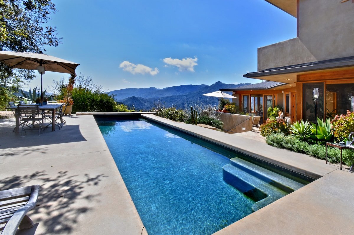 Panoramic Mountain Vista Retreat gallery image 2