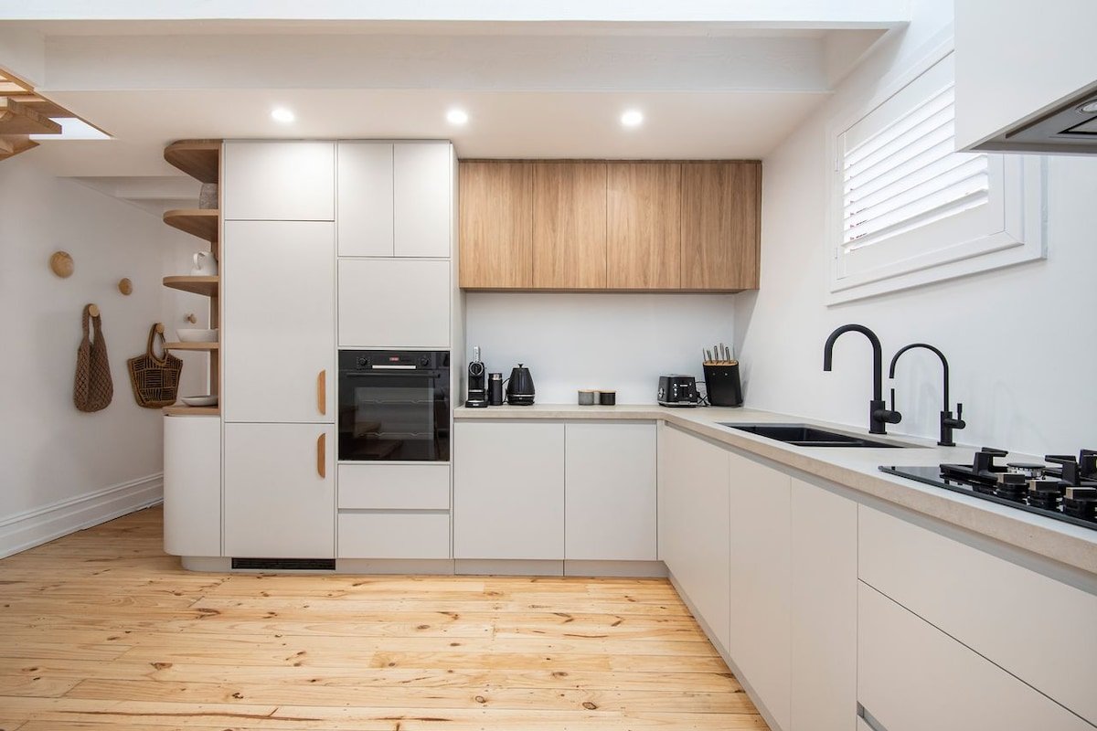 Modern Haven in Vibey Fitzroy Walk to shops gallery image 3