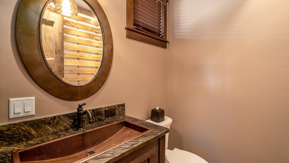 Ski in/Ski out + Hot Tub – Epic Retreat gallery image 2