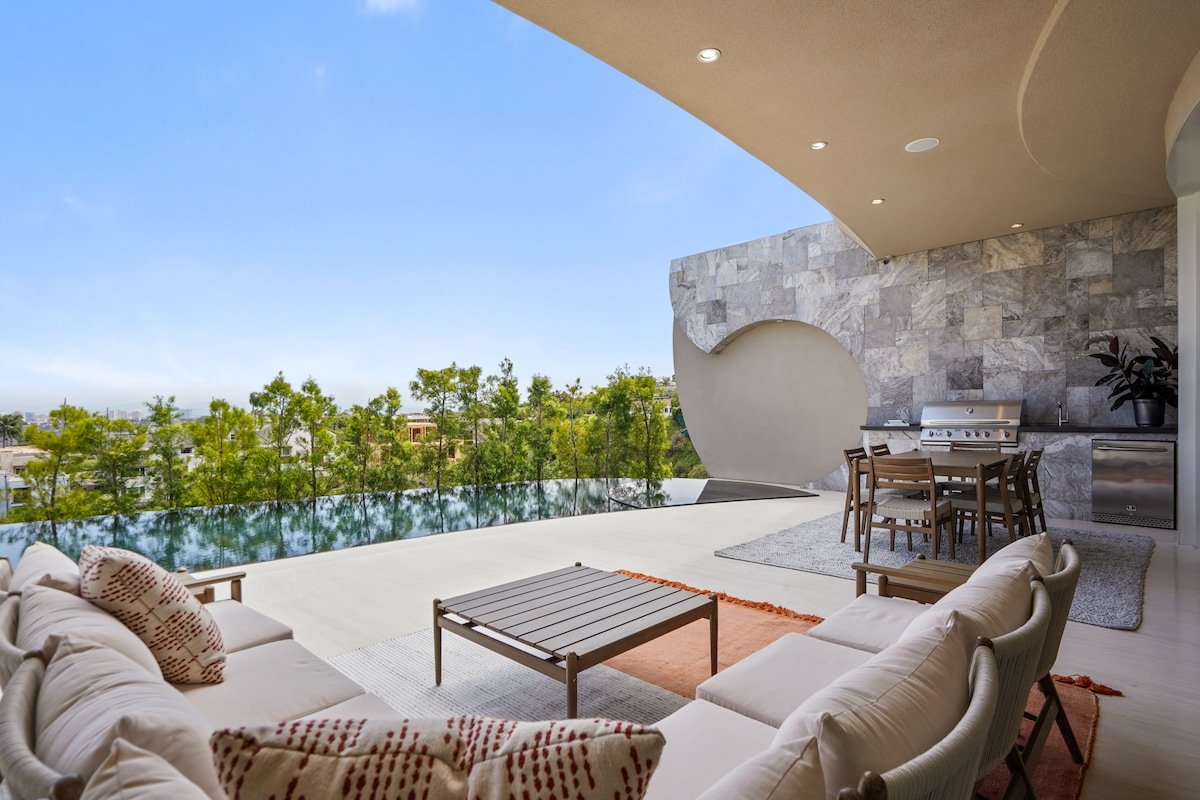 Private Estate w/ Heated Pool, Hot Tub, Office gallery image 5