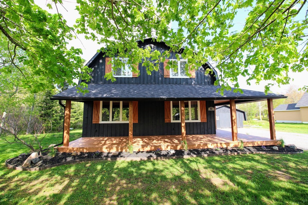 Black Barn Family Beach House gallery image 2