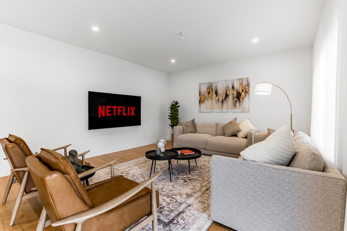 Spacious 6 Bedrooms Luxury Home gallery image 4