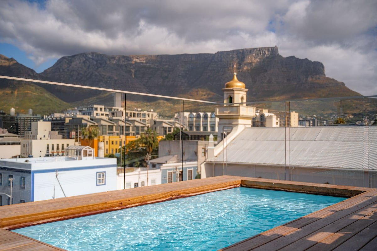 6 bedroom villa with roof top pool & mountain view gallery image 4