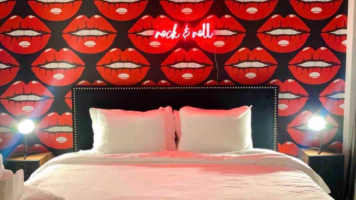 MUSIC HALL ♫ Hot Tub/Stage/Rooftop/Walk to Gulch! gallery image 5