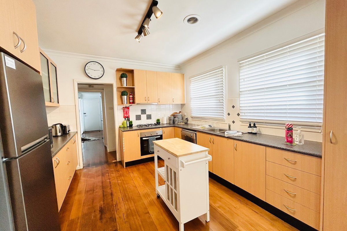 ABODE ON ADENEY /FREE WIFI / pet friendly !! gallery image 5