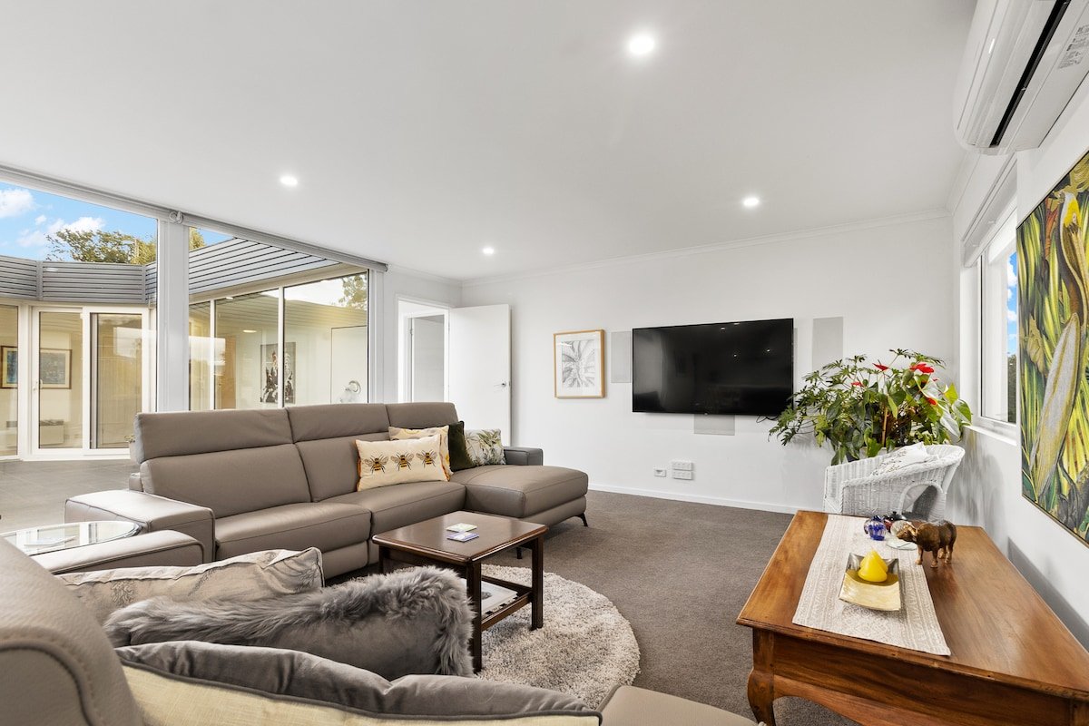 Riverside Lake House, Launceston gallery image 5