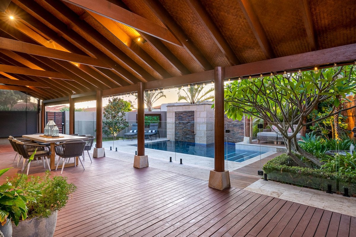 Beachside Retreat – 300m walk to the beach gallery image 2