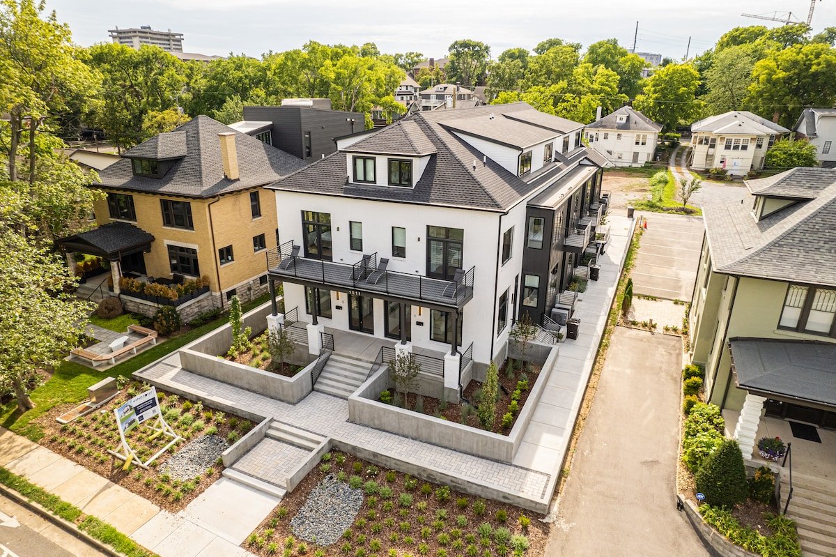 Music Row Luxury Townhome Unit B gallery image 2