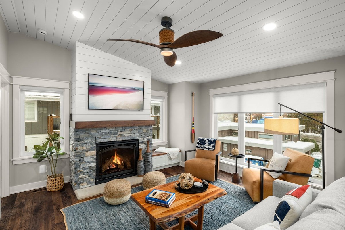 Luxury Getaway | Walk to lake & downtown Dogs Ok gallery image 5