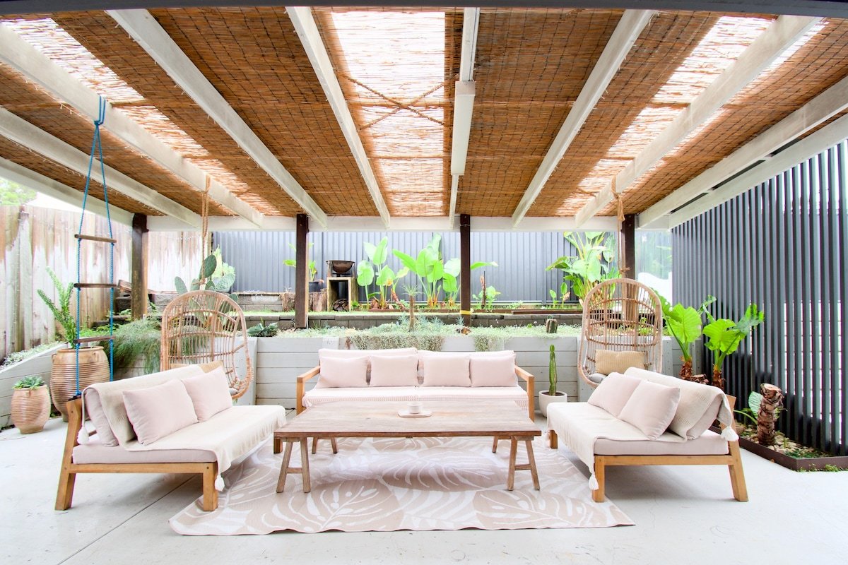 Poolside Paradise | Walk to Dicky Beach & Cafés gallery image 4