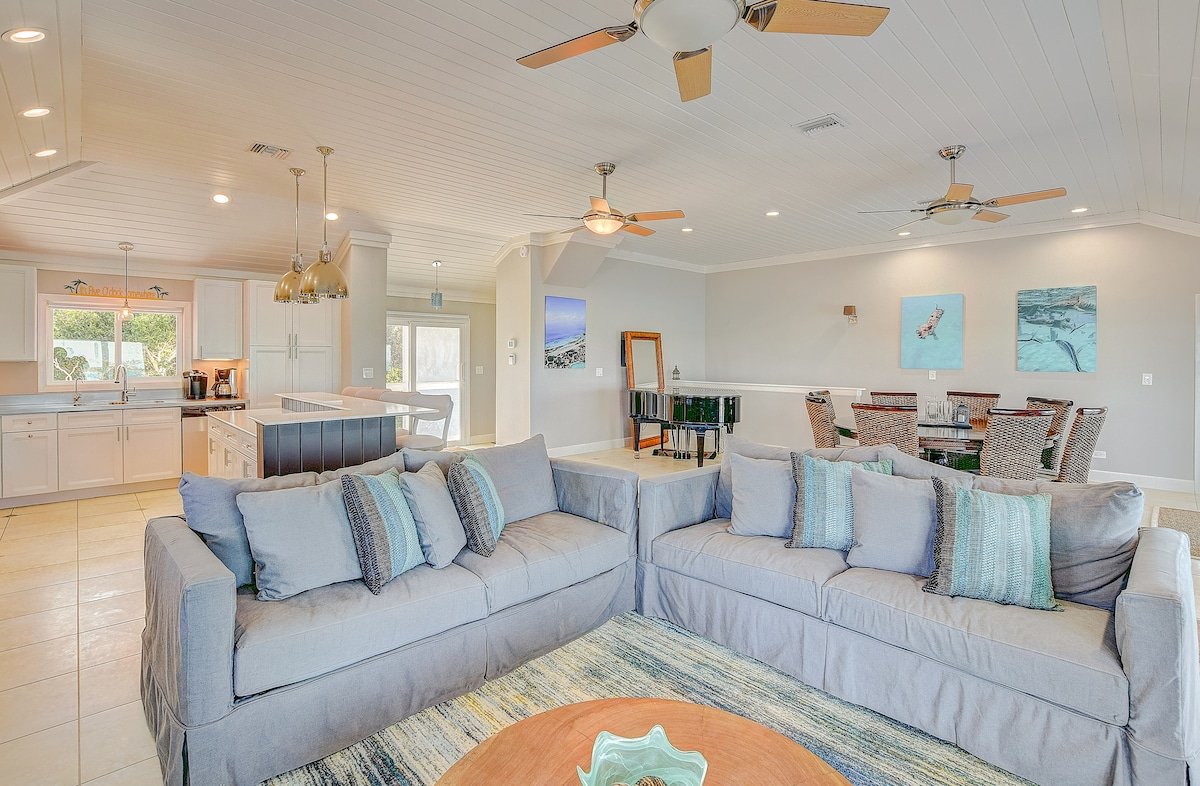 Copasetic infinity edge pool with yacht dockage gallery image 5