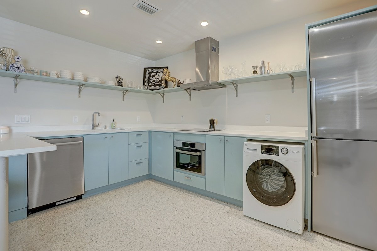 Two Adjacent Condos in Ideal Location! 3 BR/2 Bath gallery image 4