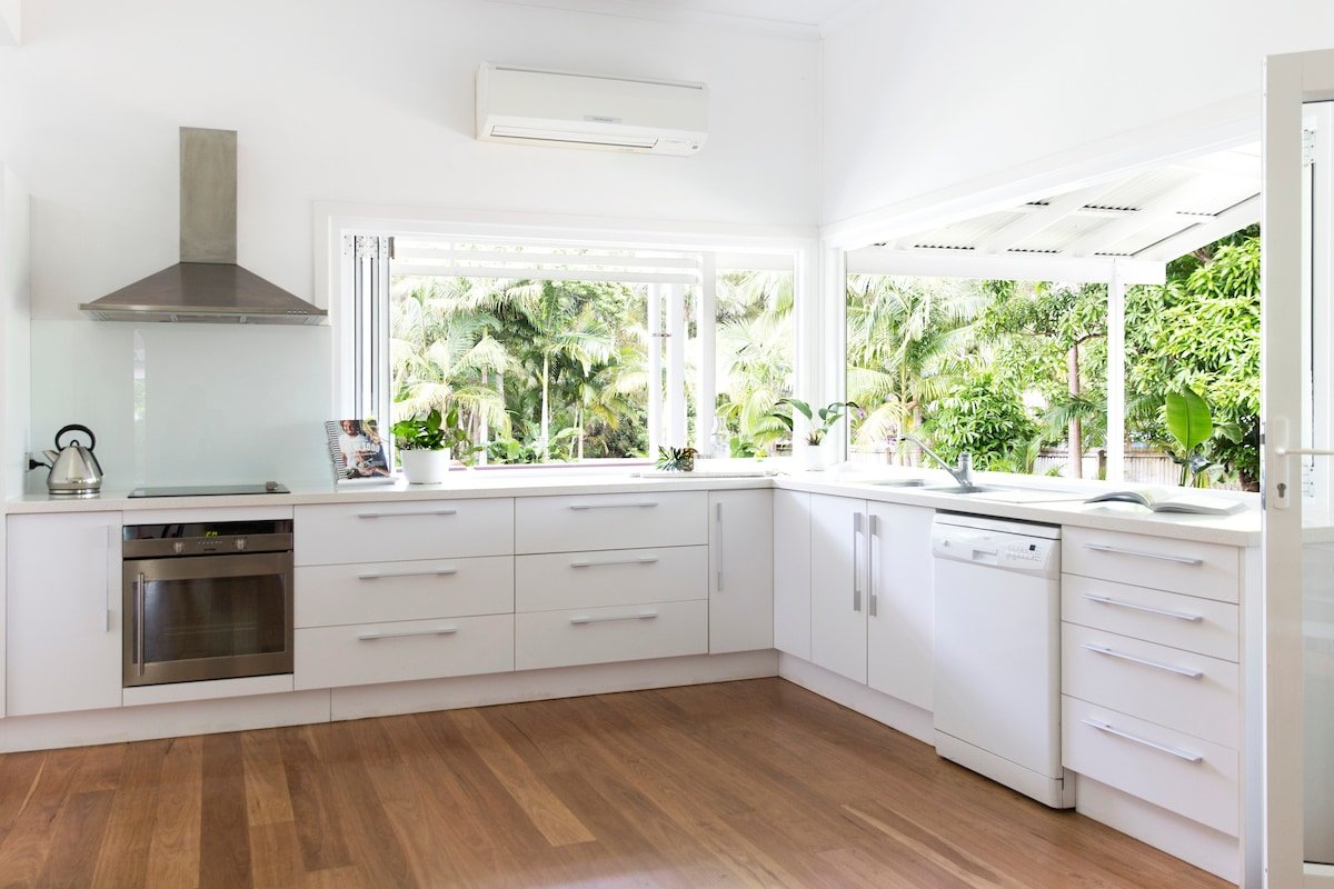 2beachhouse in the heart of Byron town gallery image 5