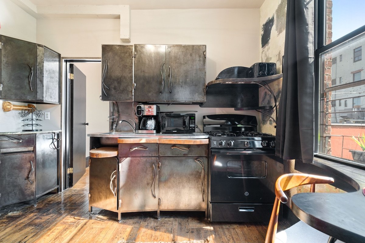 Bushwick Gem – Art-Infused 2BR w/ Rooftop gallery image 5