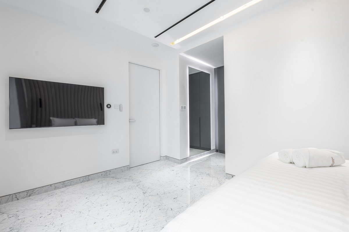 Grand Dubai Marina 4BR Triplex w/ Pool, Gym, Sauna gallery image 5