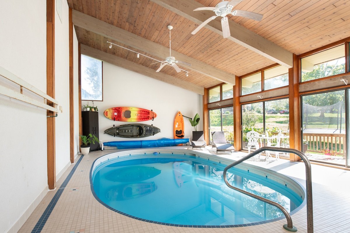 Luxury Vacation Home w/ Indoor Pool & Hot Tub gallery image 5