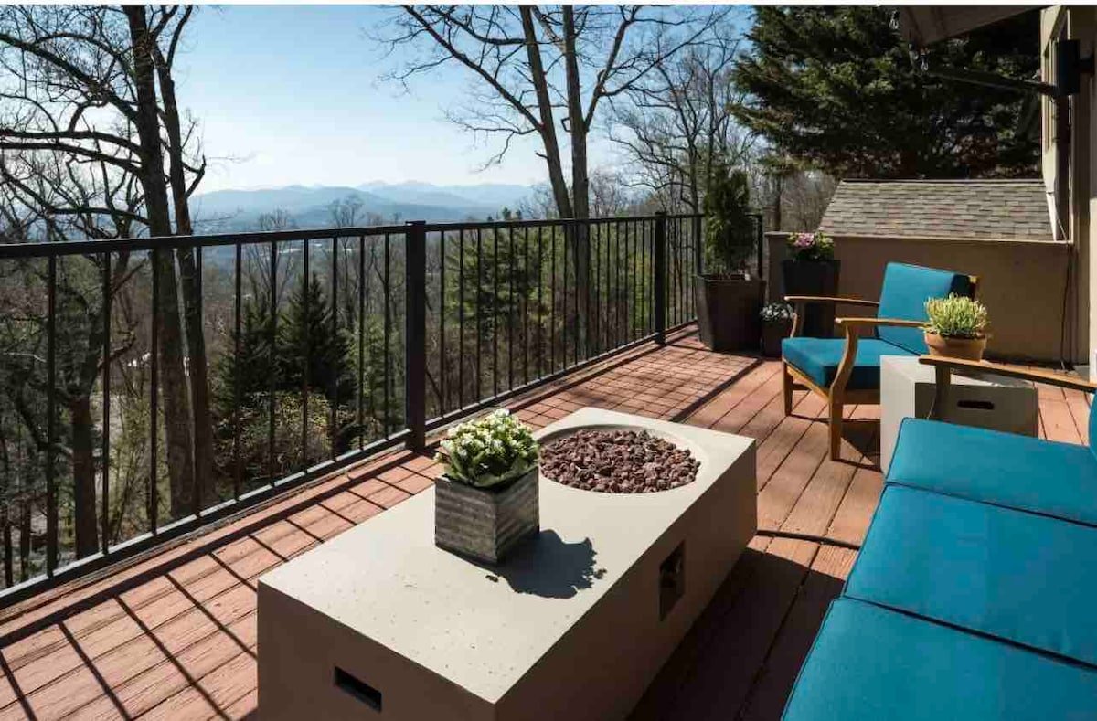 Luxury 7 bedroom home with spectacular views gallery image 3